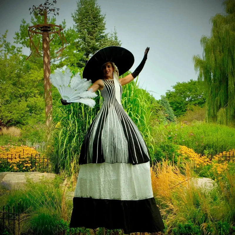 Madame Monochrome - Stiltwalker - Retro theme - image 3