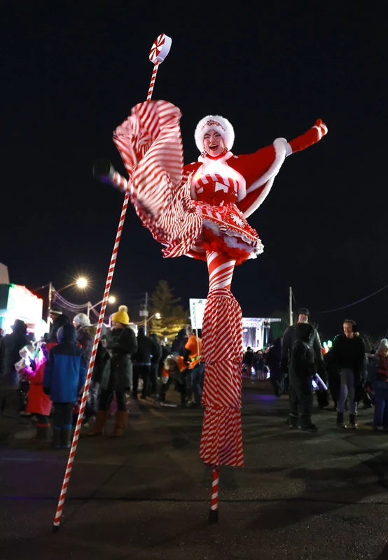 Peppermintina Stilts - Stiltwalker - Christmas theme - image 5