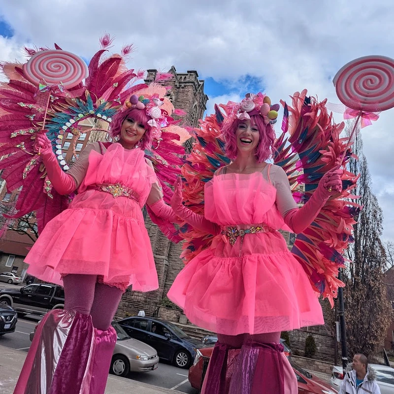 Pink Candyland - Stiltwalker - Feathers theme
