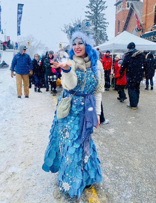 Princess Glacia - Juggler - Winter theme performer