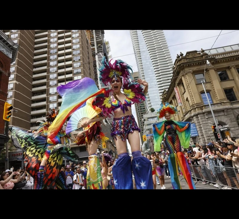 Rainbow Stiltwalkers - Stiltwalker - Feathers theme - image 18