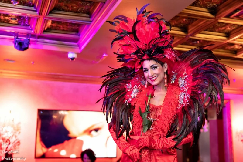 Red Carpet Gala - Stiltwalker - Feathers theme - image 7