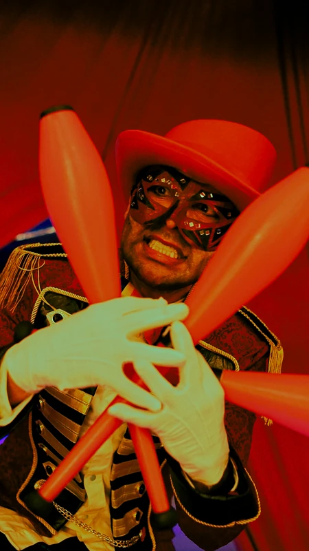 Ringmaster Juggler - Juggler - Circus theme - image 2 performer