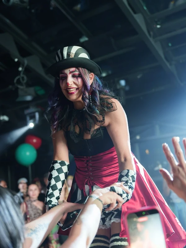 Ringmaster Stilts - Stilt Walker - Circus theme - image 15