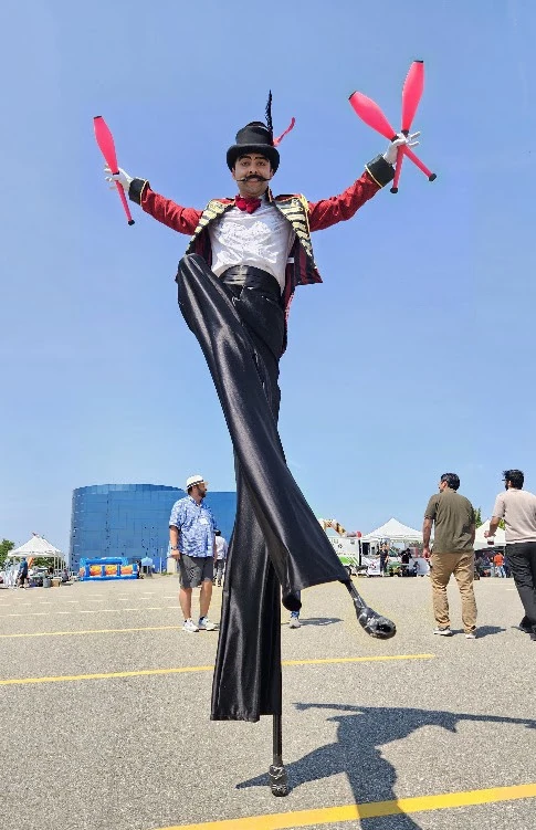 Ringmaster Stilts - Stilt Walker - Circus theme - image 9