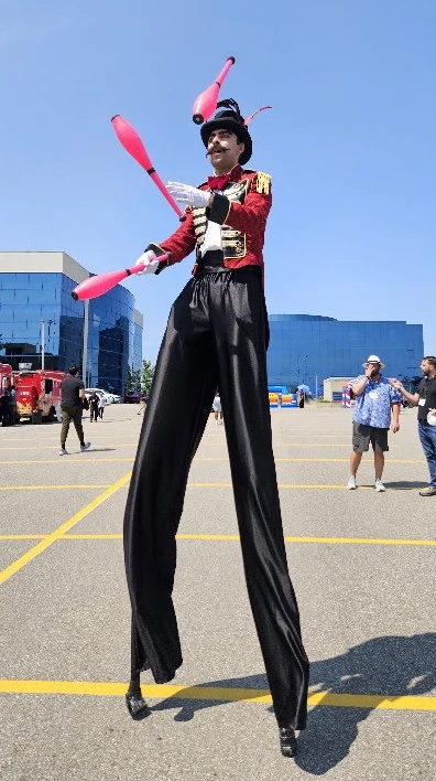 Ringmaster Stilts - Stilt Walker - Circus theme - image 18