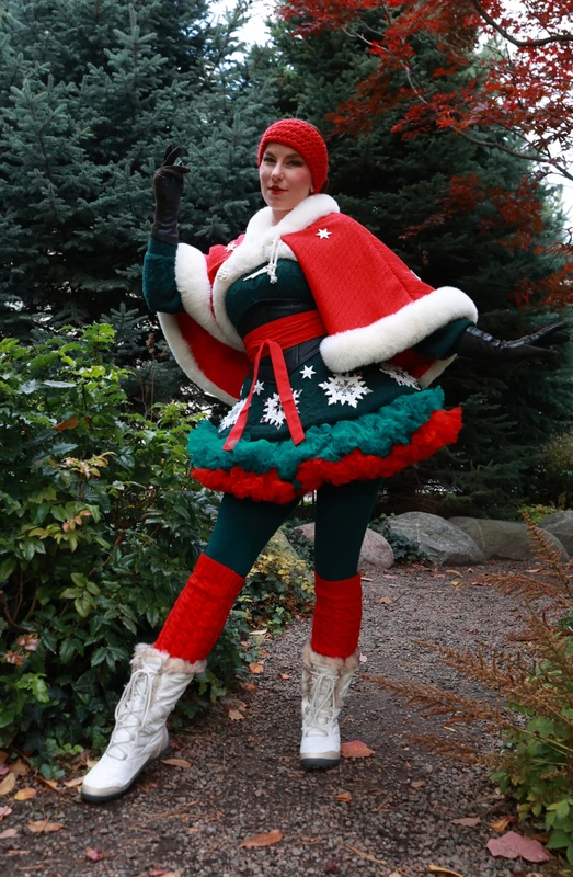 Saint Knit - Flow Artist / Hula Hooper - Christmas theme