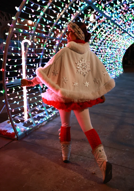 Saint Knit - Flow Artist / Hula Hooper - Christmas theme - image 3