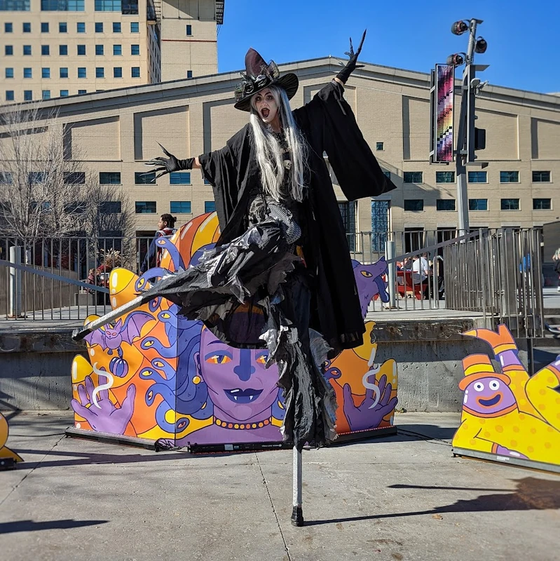 Scary Witch - Stiltwalker - Scary theme