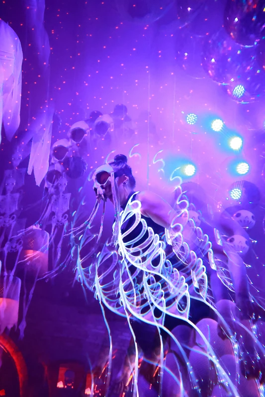 Skelegirls - Stiltwalker - Scary theme