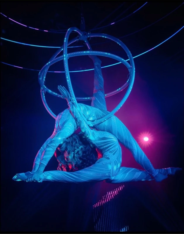 Sphere LED Loli  - Aerialist - Duos theme performer