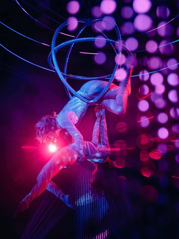 Sphere LED Loli  - Aerialist - Duos theme - image 4 performer