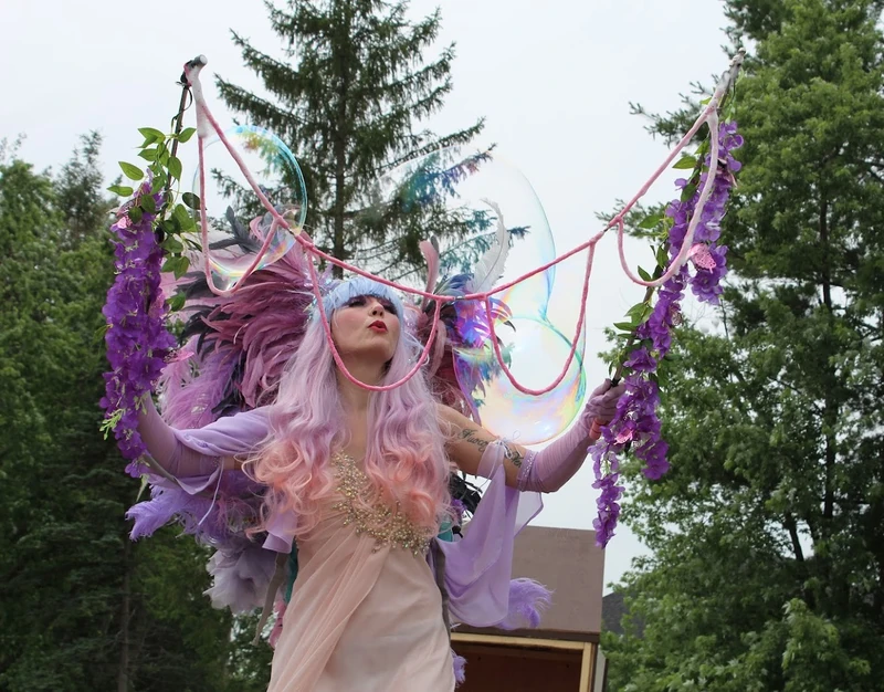 Stilt Bubble Unicorn - Bubble Artist - Family Friendly theme - image 9