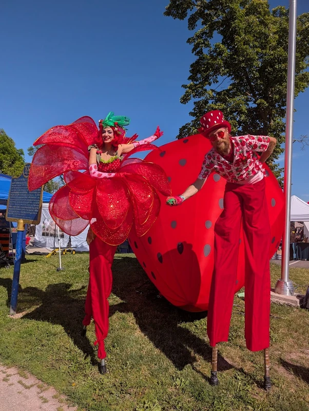 Strawbery Blossoms - Stilt Walker - Duos theme - image 3