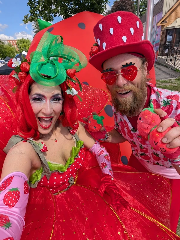 Strawbery Blossoms - Stilt Walker - Duos theme