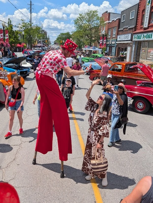 Strawbery Blossoms - Stilt Walker - Duos theme - image 10
