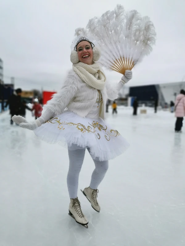 Swan Lake  - Roamer / Dancer  - Elegant theme - image 3 performer