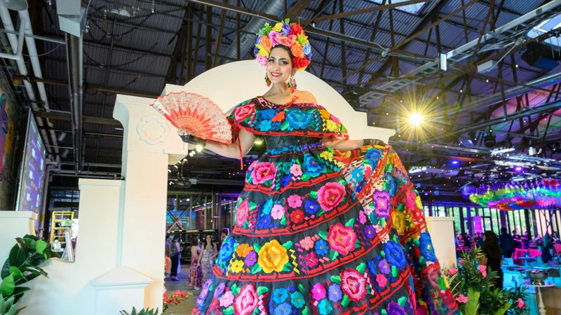 Viva Mexico! - Stiltwalker - Cultural theme - image 4