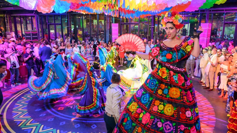 Viva Mexico! - Stiltwalker - Cultural theme - image 6
