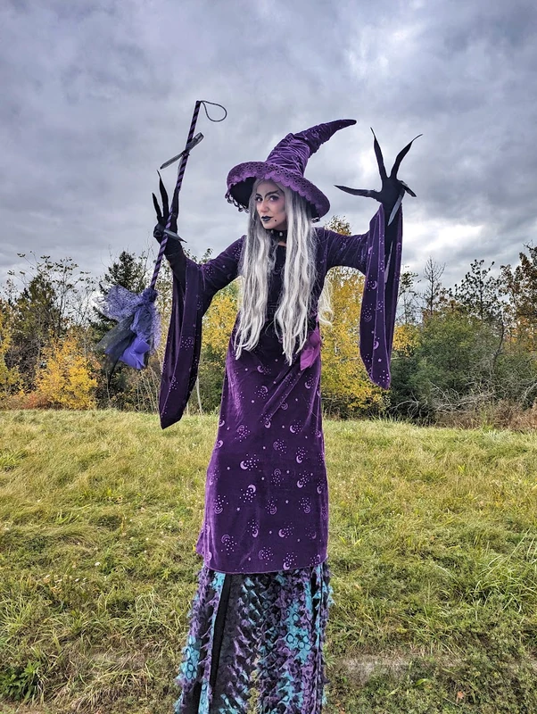 Friendly Witch - Stiltwalker - Scary theme