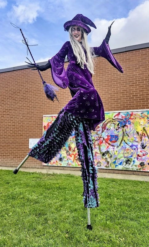 Friendly Witch - Stiltwalker - Scary theme - image 9